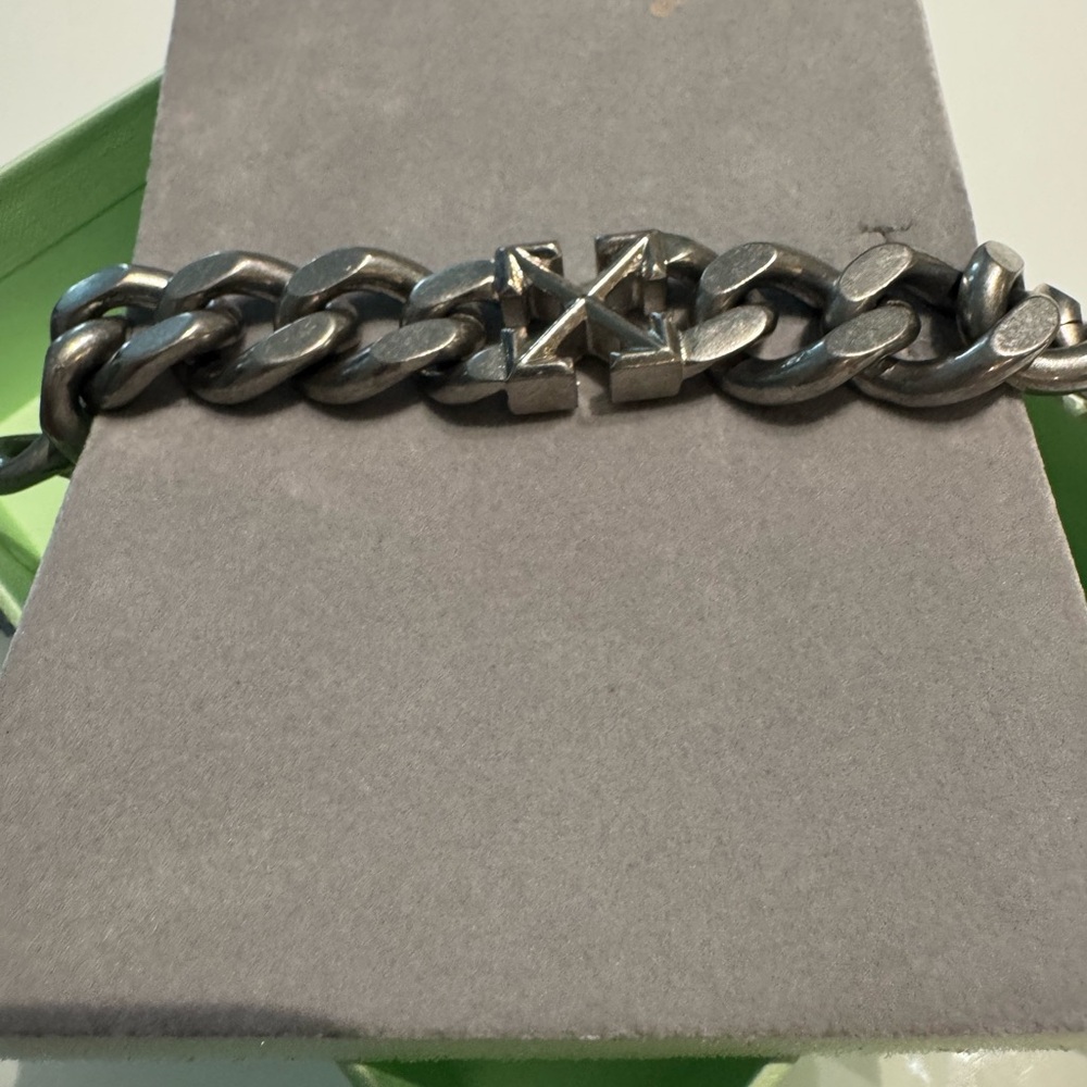 Off-White Silver Chain Bracelet